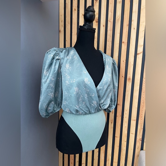 Forever 21 Tops - Forever 21 Floral Bodysuit